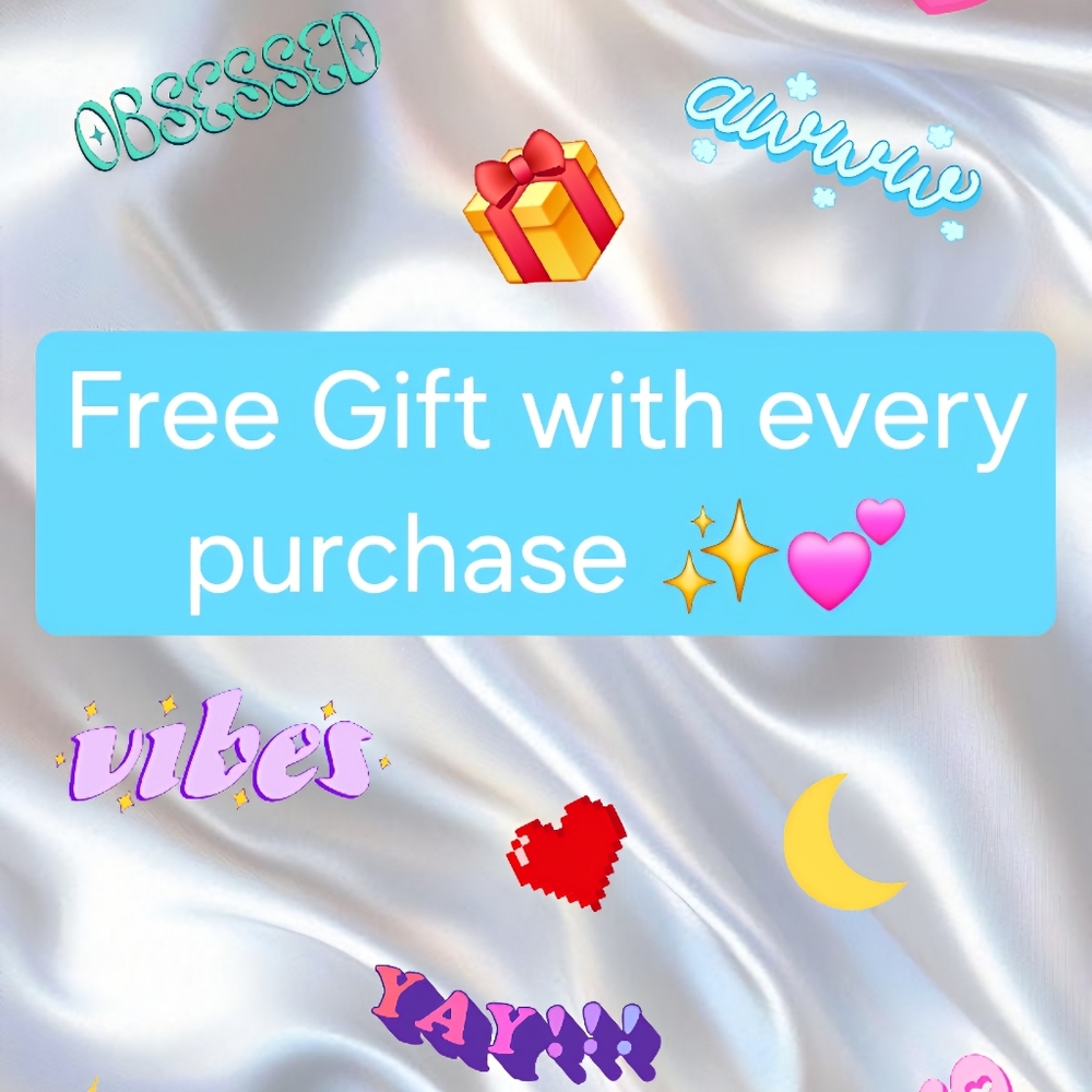 FREE GIFT w/ Purchase ✨️💕